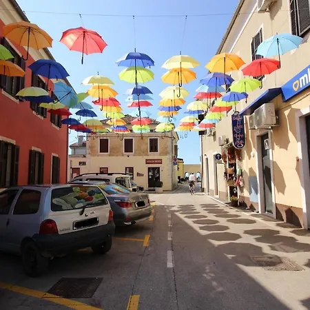 Apartmán Nela, 700 M From The Beach *