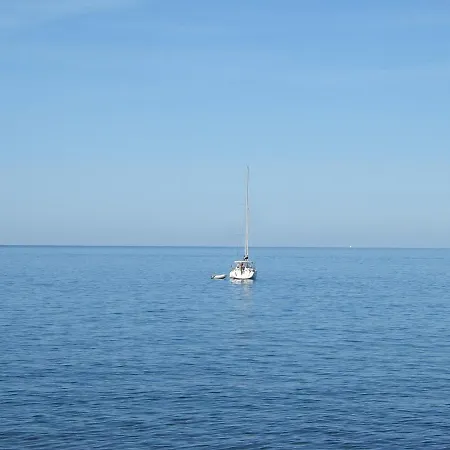 Apartmán Nela, 700 M From The Beach *