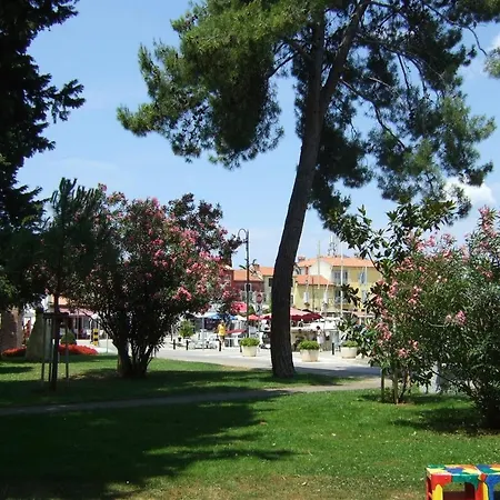 Nela, 700 M From The Beach Apartmán *