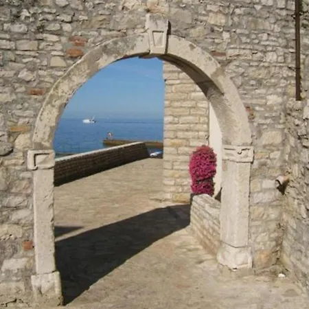Nela, 700 M From The Beach Apartmán *