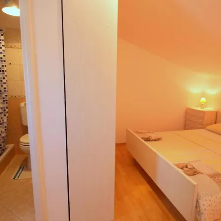 Apartmán Nela, 700 M From The Beach