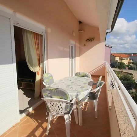 Nela, 700 M From The Beach * Novigrad Istria
