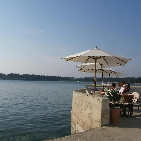 Apartment Nela, 700 M From The Beach