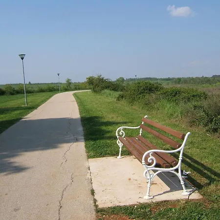 Nela, 700 M From The Beach Apartment