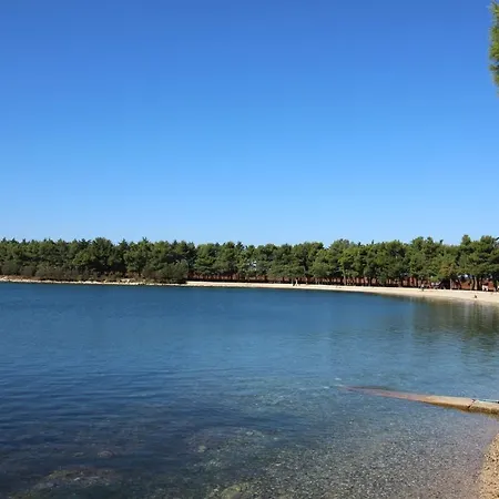 Nela, 700 M From The Beach Apartment Novigrad (Istria)