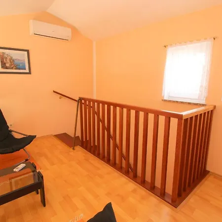 Nela, 700 M From The Beach Apartment *